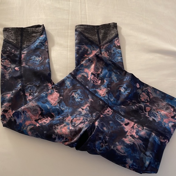 Lululemon Crop Leggings - Picture 6 of 7